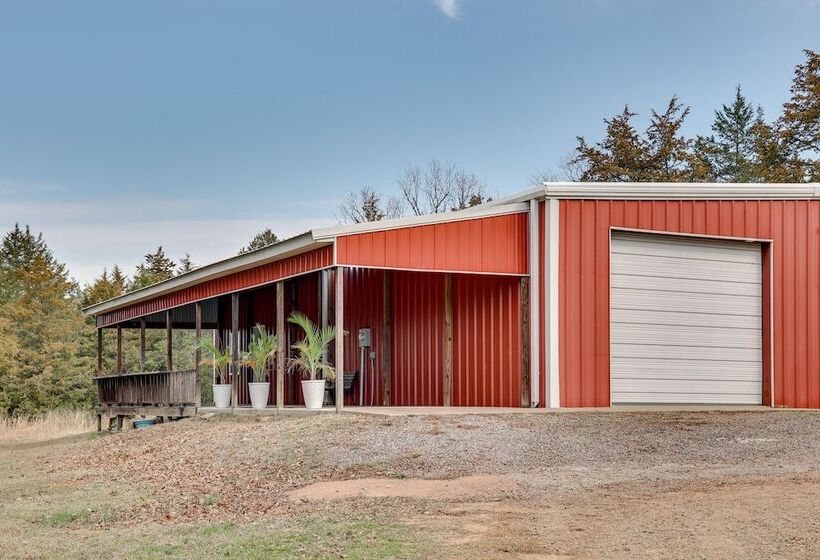 Pet Friendly Dover Cottage W/ Deck + Mtn Views!