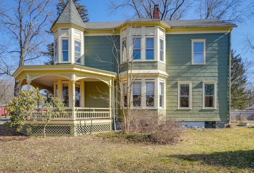 Pet Friendly Hudson Home Near Won Dharma Center!