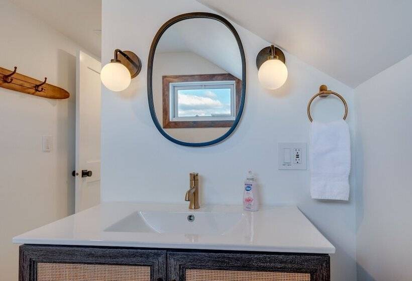 Pet Friendly Minocqua Home: Walk To Lake & Dining!