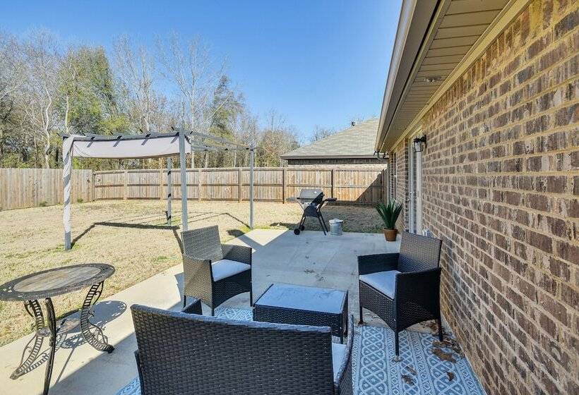 Prattville Home W/ Fire Pit 2 Mi To Downtown!