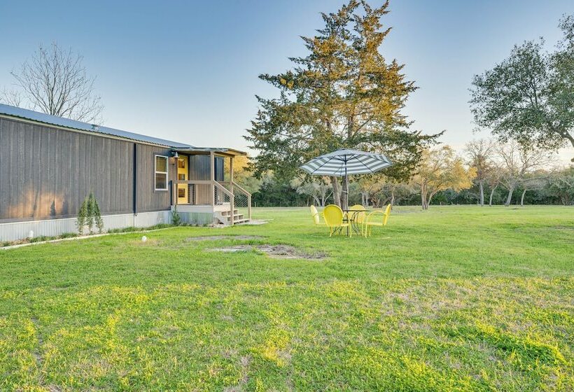 Near Majek Vineyard: Private Schulenburg Cabin