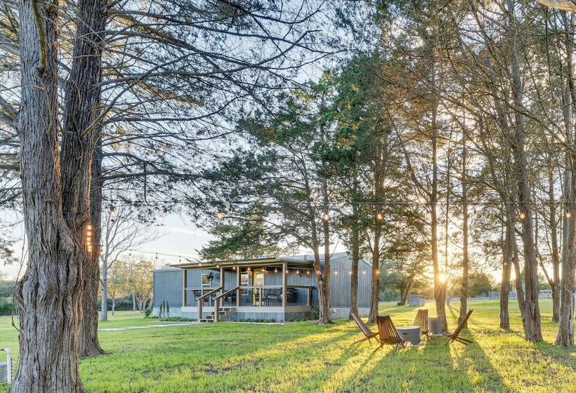 Near Majek Vineyard: Private Schulenburg Cabin