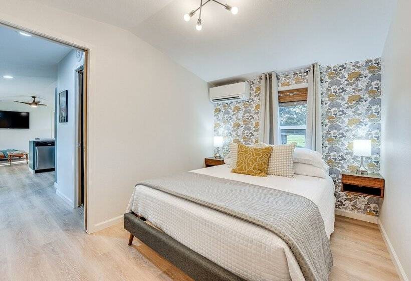 Near Majek Vineyard: Private Schulenburg Cabin