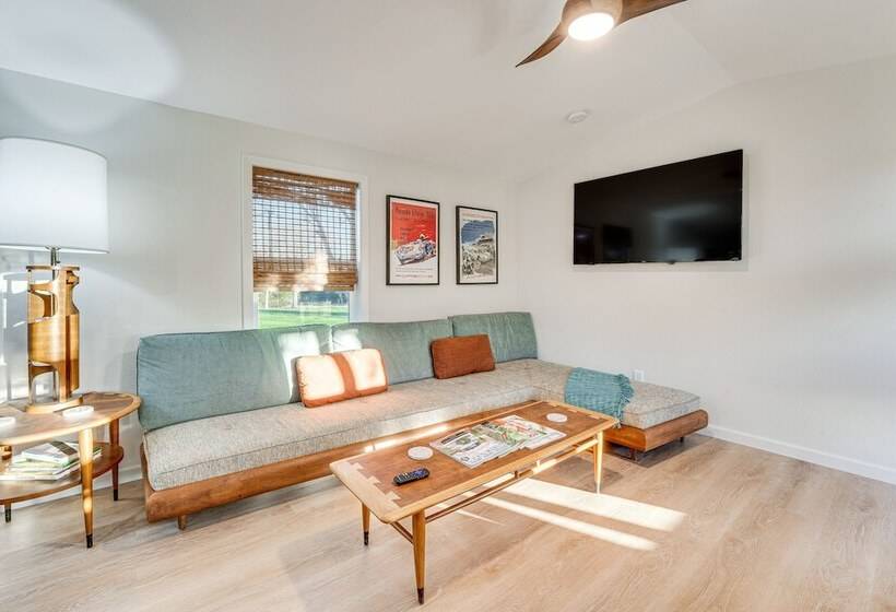 Near Majek Vineyard: Private Schulenburg Cabin