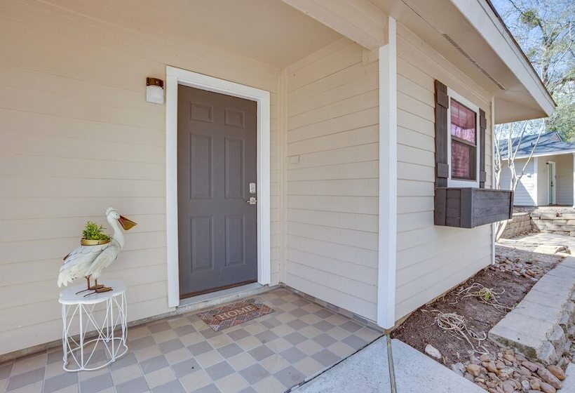 Quaint Montgomery Home < Half Mi To Lake Conroe!