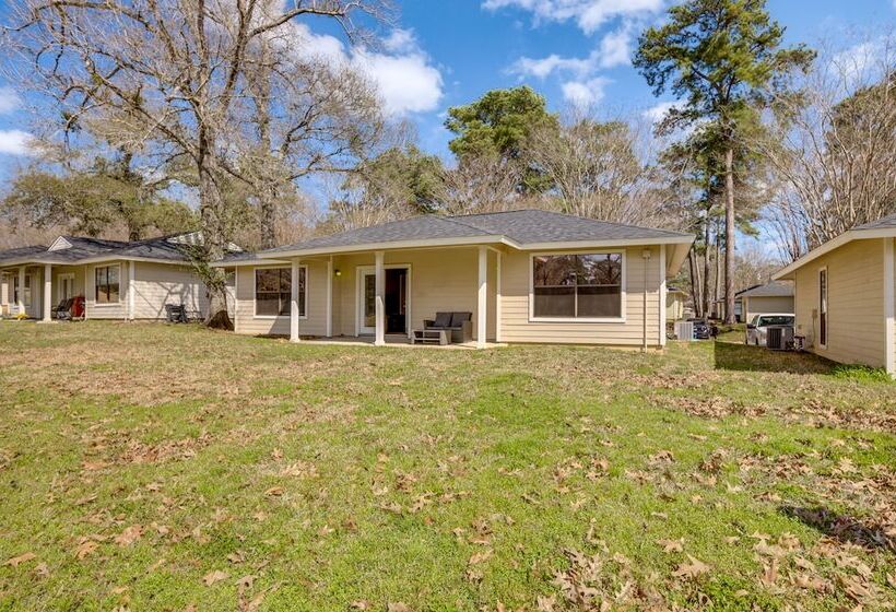 Quaint Montgomery Home < Half Mi To Lake Conroe!