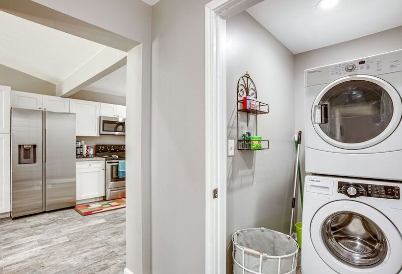 Quaint Montgomery Home < Half Mi To Lake Conroe!