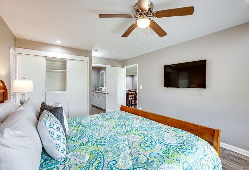 Quaint Montgomery Home < Half Mi To Lake Conroe!