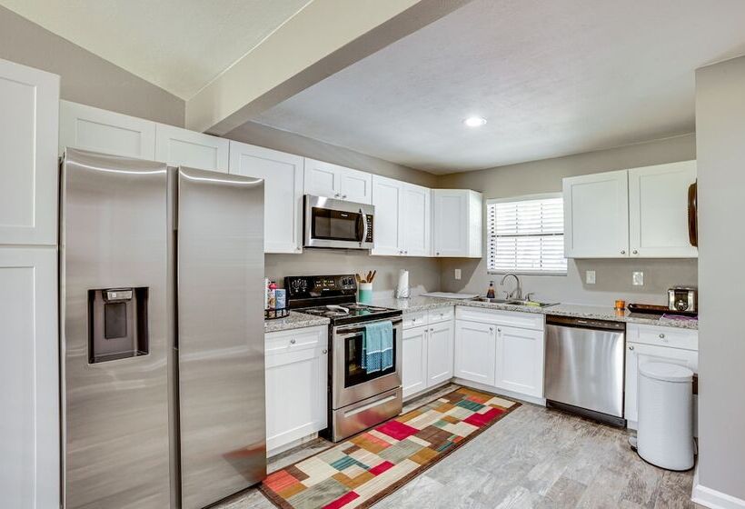 Quaint Montgomery Home < Half Mi To Lake Conroe!