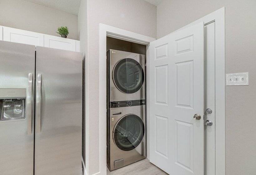 Quiet Houston Home 9 Mi To Downtown Aquarium!