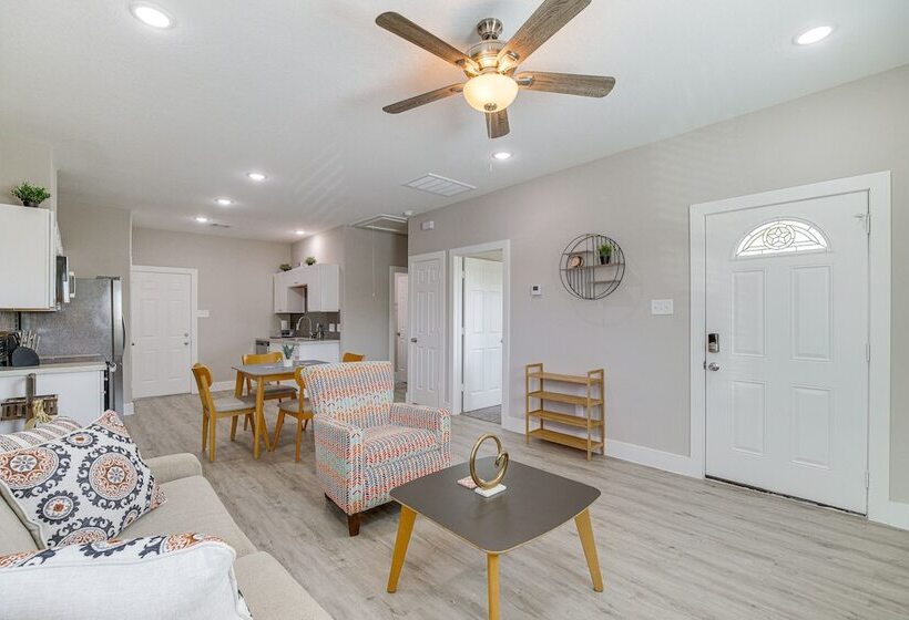 Quiet Houston Home 9 Mi To Downtown Aquarium!