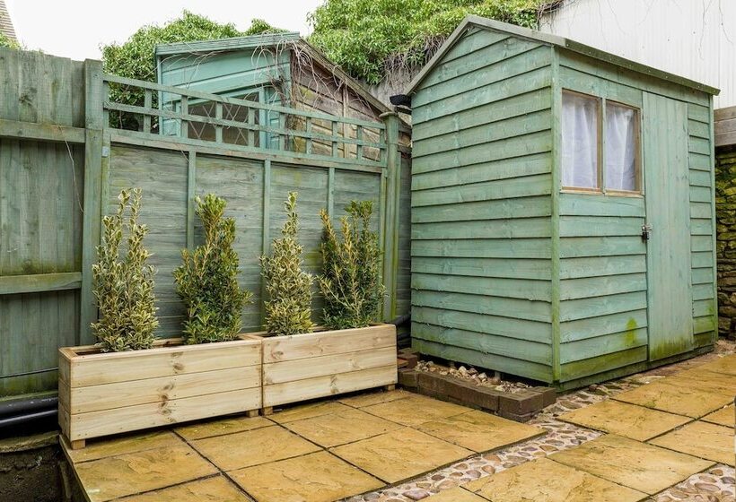 Remarkable 1 Bed Cotswolds Cottage In Finstock
