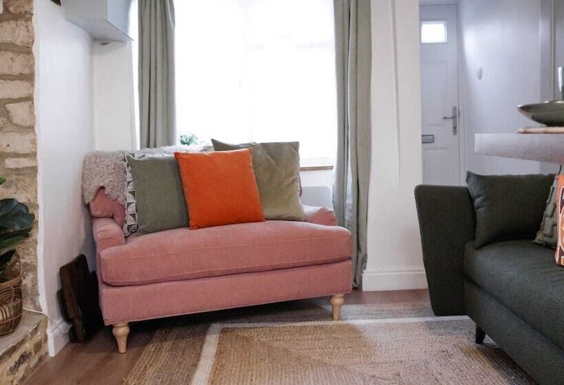 Remarkable 1 Bed Cotswolds Cottage In Finstock