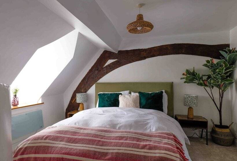 Remarkable 1 Bed Cotswolds Cottage In Finstock