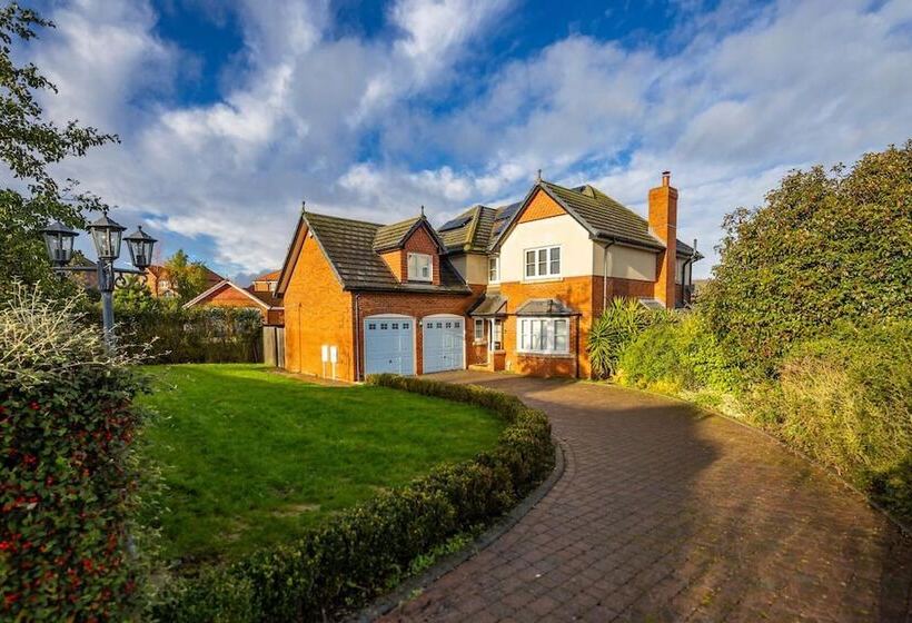 住所  4 Luxurious Executive Villa