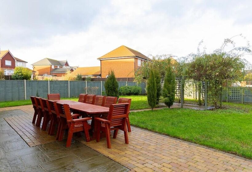 إقامة 4 Luxurious Executive Villa