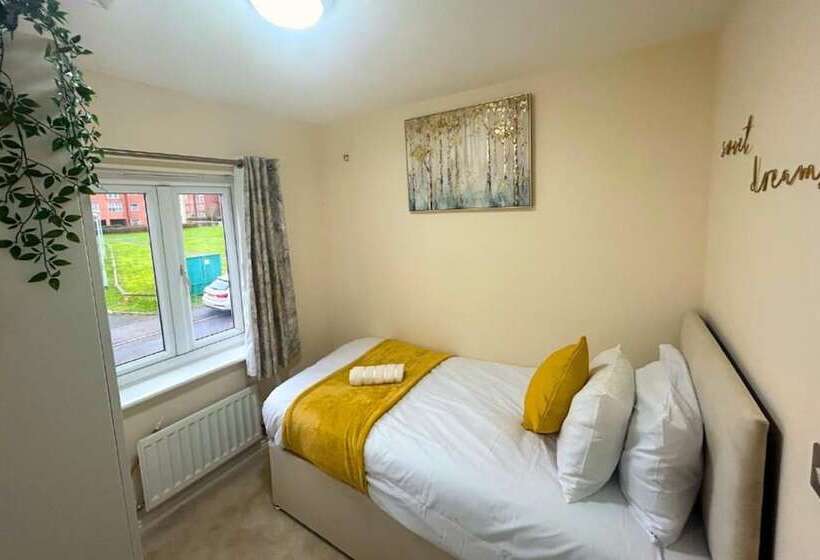 레지던스 Lovely 3 Bed House In Solihull