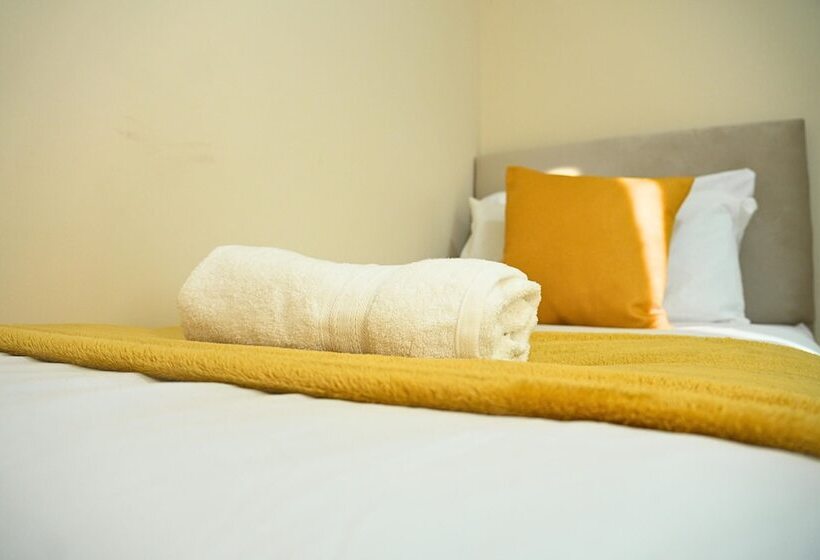 레지던스 Lovely 3 Bed House In Solihull