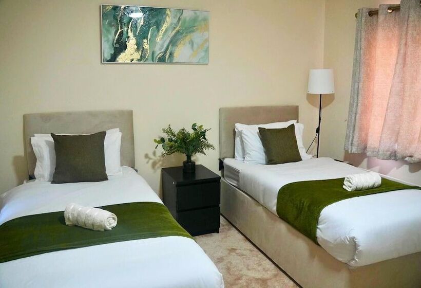 레지던스 Lovely 3 Bed House In Solihull