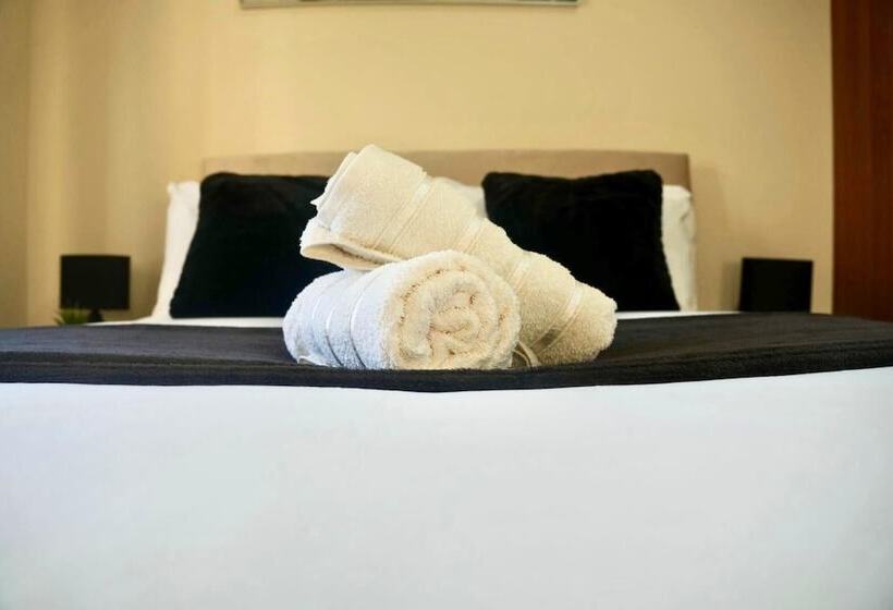 레지던스 Lovely 3 Bed House In Solihull