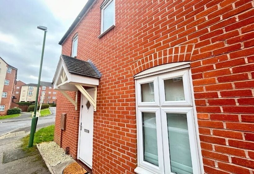 레지던스 Lovely 3 Bed House In Solihull