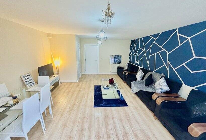 레지던스 Remarkable 3 Bed House In Reading