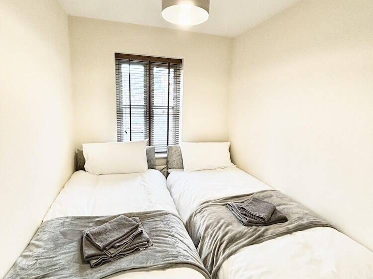 레지던스 Remarkable 3 Bed House In Reading