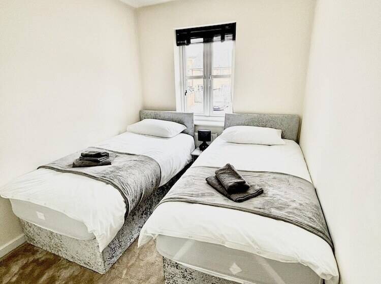 레지던스 Remarkable 3 Bed House In Reading