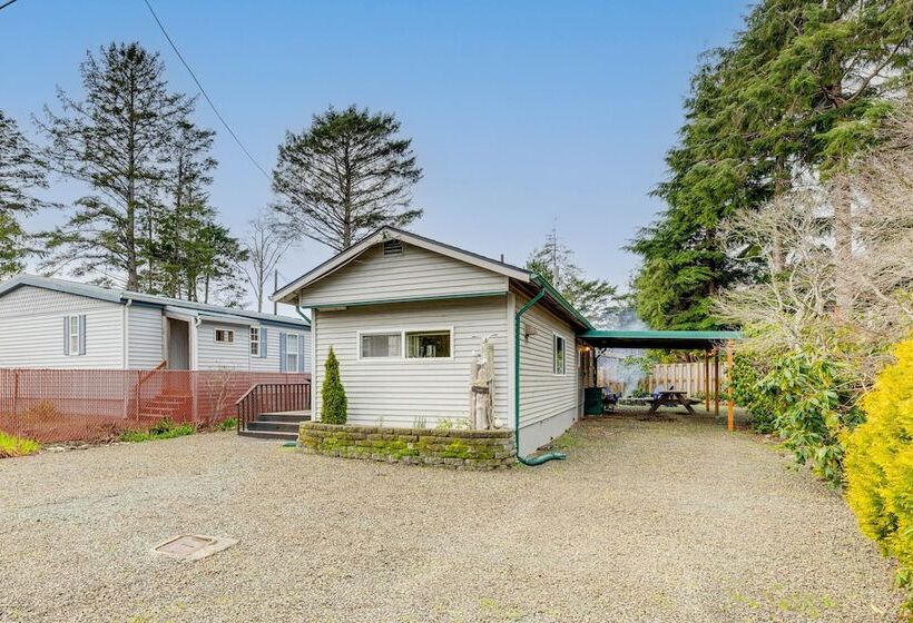 Rockaway Beach Home, Walk To Ocean, Pet Friendly!