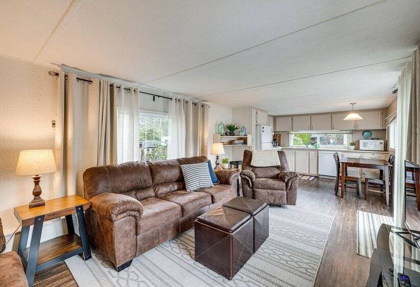 Rockaway Beach Home, Walk To Ocean, Pet Friendly!