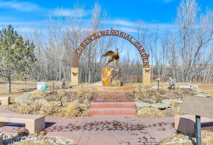 Single Story Gillette Home: Walk To Lake & Trails!