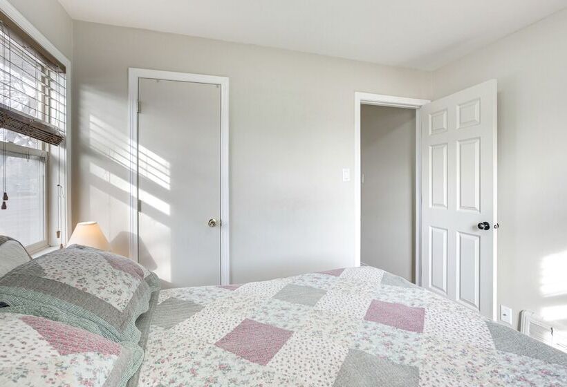 Single Story Gillette Home: Walk To Lake & Trails!