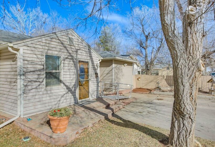 Single Story Gillette Home: Walk To Lake & Trails!