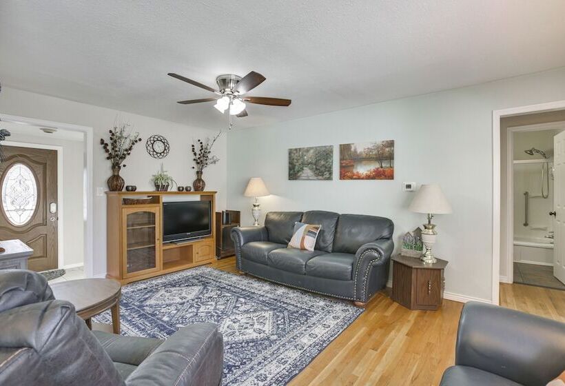 Single Story Gillette Home: Walk To Lake & Trails!