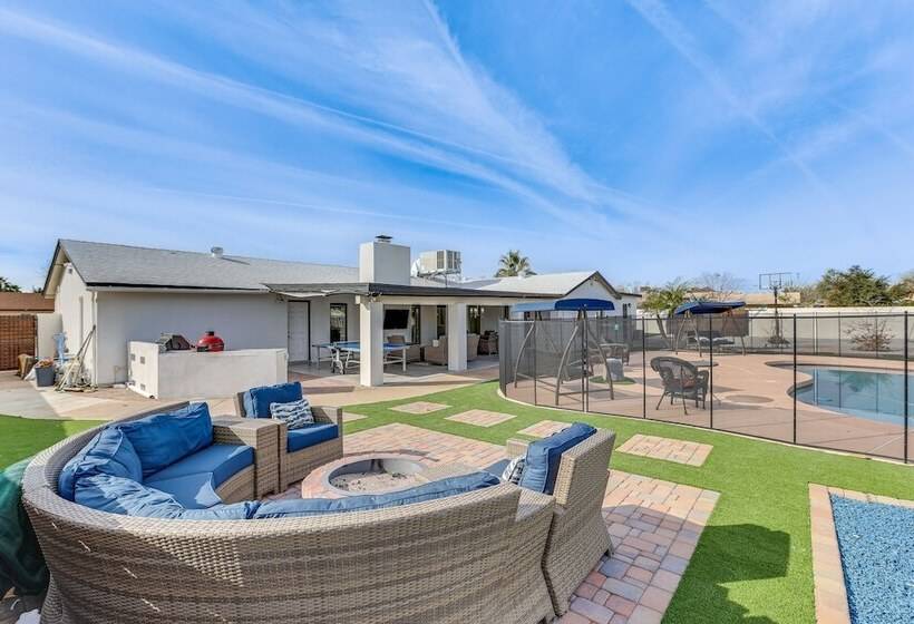 Sleek Phoenix Paradise W/ Outdoor Pool + Fire Pit!