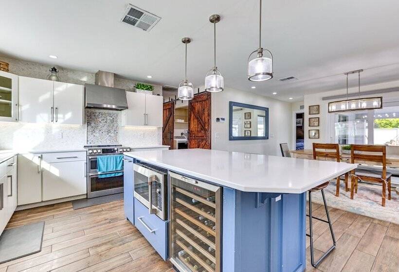 Sleek Phoenix Paradise W/ Outdoor Pool + Fire Pit!