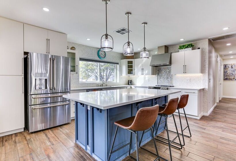 Sleek Phoenix Paradise W/ Outdoor Pool + Fire Pit!