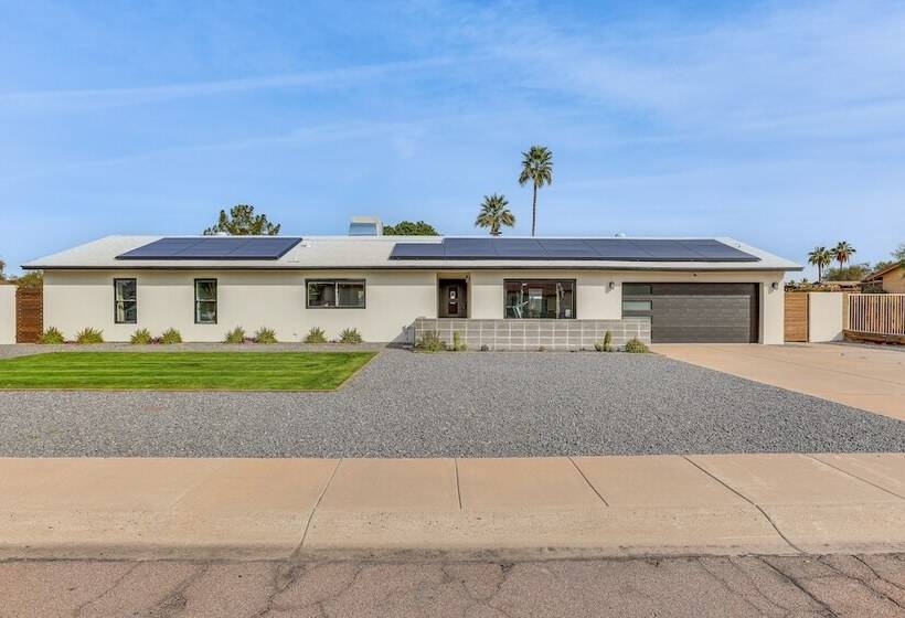 Sleek Phoenix Paradise W/ Outdoor Pool + Fire Pit!