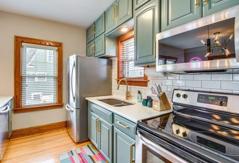 Spacious Detroit Lakes Home: Walk To Downtown!