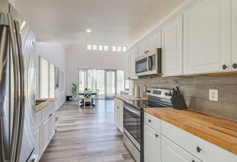 Spacious Lexington Home W/ Fire Pit: Hunt & Fish!