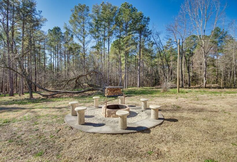 Spacious Lexington Home W/ Fire Pit: Hunt & Fish!