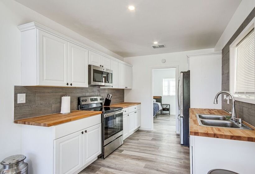 Spacious Lexington Home W/ Fire Pit: Hunt & Fish!