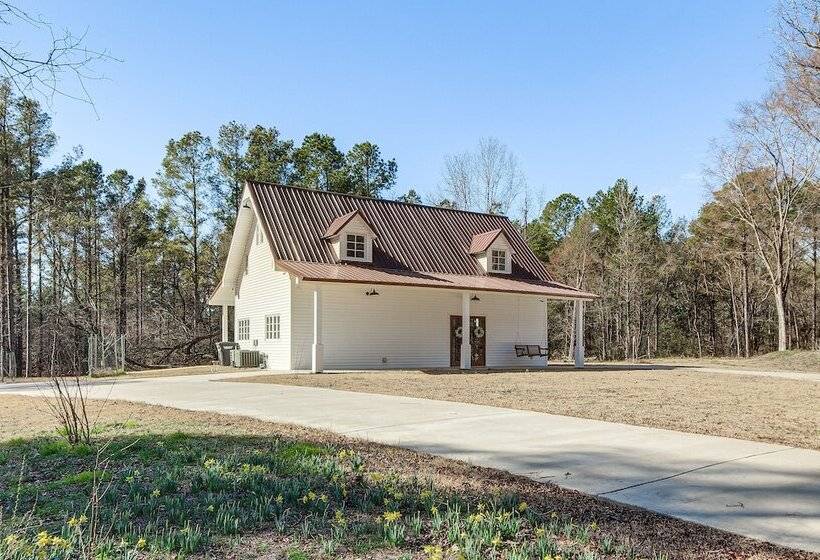 Spacious Lexington Home W/ Fire Pit: Hunt & Fish!