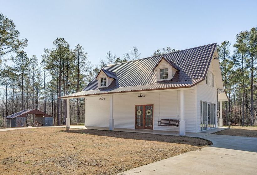 Spacious Lexington Home W/ Fire Pit: Hunt & Fish!