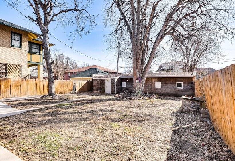 Spacious Lincoln Home W/ Yard < 1 Mi To Downtown!