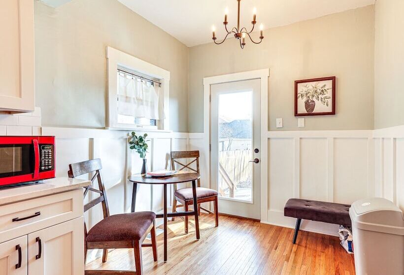 Spacious Lincoln Home W/ Yard < 1 Mi To Downtown!