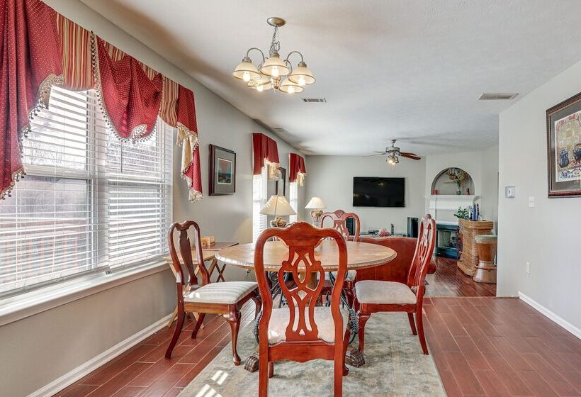 Spacious Snellville Home: 28 Mi To Atlanta!