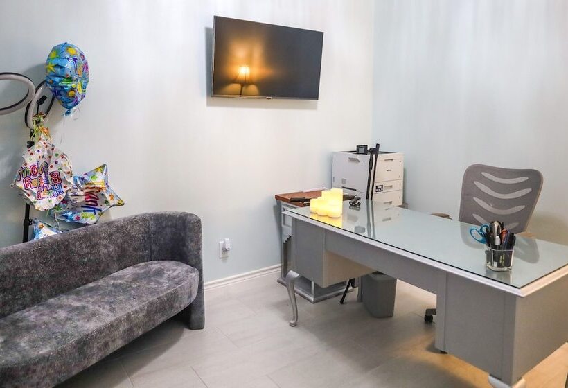 Spacious Spring Family Home W/ Full Kitchen & Pool