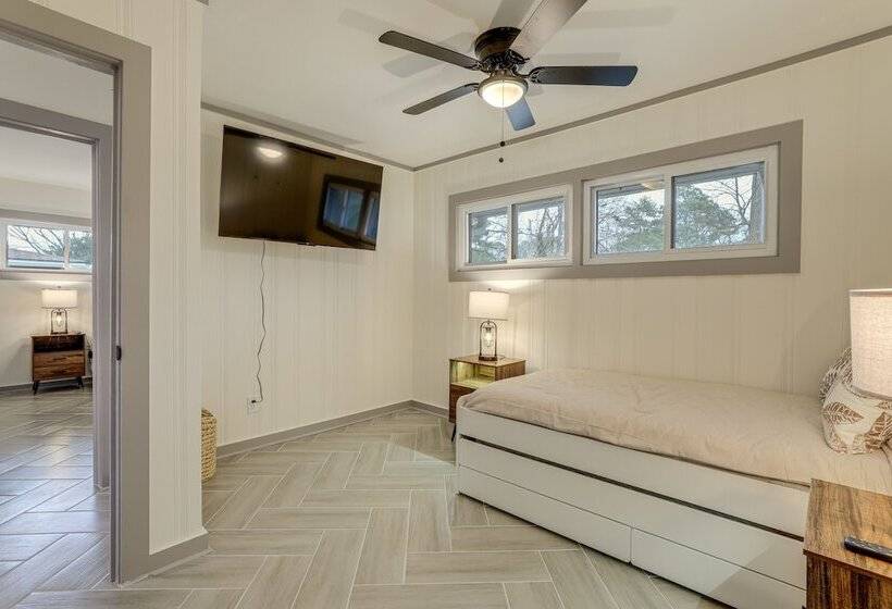 Stylish Decatur Home W/ Patio: 10 Mi To Atlanta!