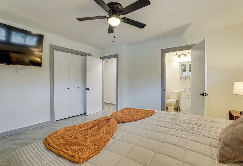 Stylish Decatur Home W/ Patio: 10 Mi To Atlanta!